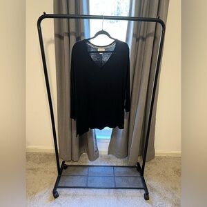 Liz Claiborne Black Long Sleeve V-Neck Top